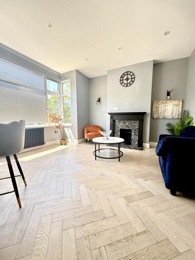 Modern 3 bedroom 2.5 bathroom flat  Main Photo
