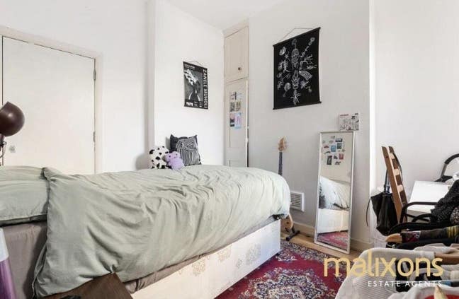 URGENT!! room available in 5-bed house 🌻✨ Main Photo