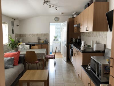Beautiful Double Bedroom in E11-Leytonstone,London Main Photo