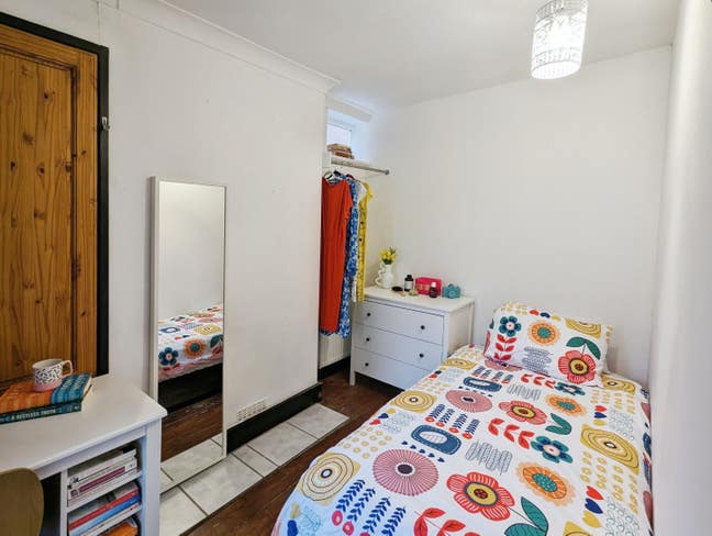 Single with direct access to garden. Bills inc Main Photo