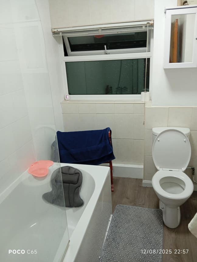 Double room in detached house Main Photo