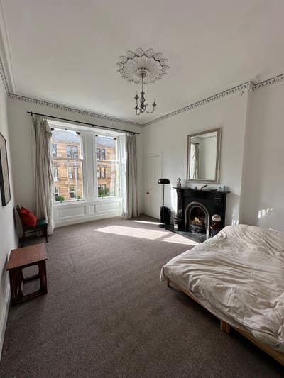 Spacious double bedroom in leafy Pollokshields  Main Photo