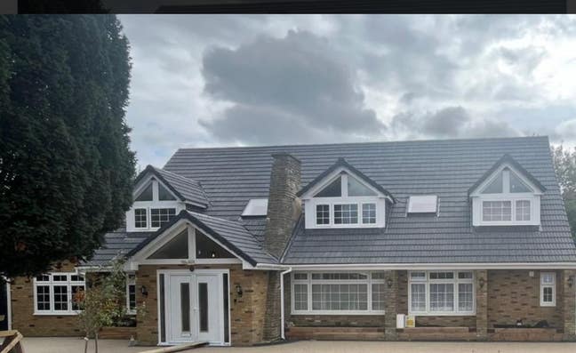 An Annex in a family home: separate entrance Main Photo