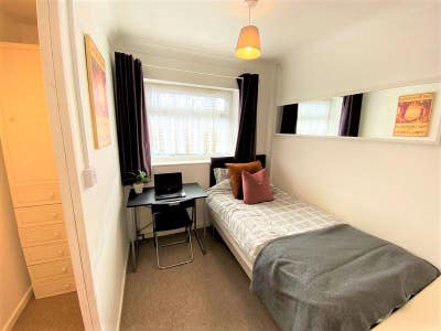Single room close to Cribbs , access to M5 Main Photo