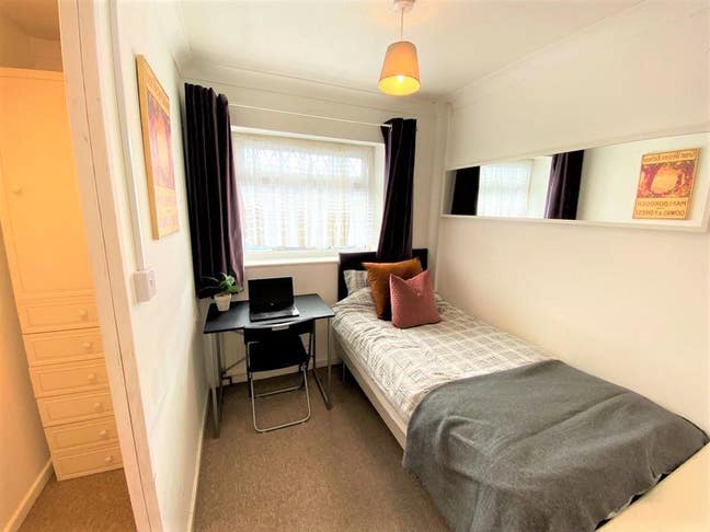 Single room close to Cribbs , access to M5 Main Photo