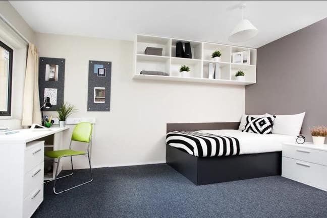 !Willing to Help with Rent! Double Bedroom Ensuite Main Photo