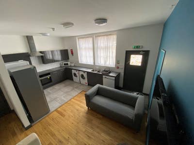 ✨ Spacious 6-Bedroom Shared Apartment – Liverpool  Main Photo