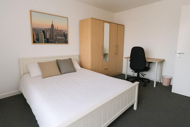 Double Room to let Elm Park w/ Bills  Main Photo