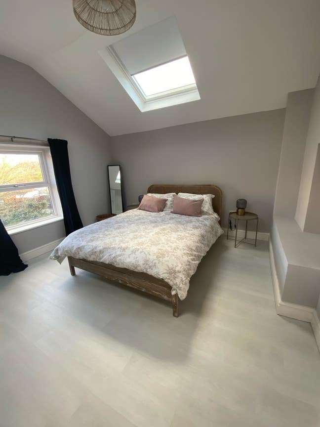 Luxury room - 10 mins train to central Cardiff.  Main Photo
