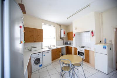 House Share Near City Centre Main Photo