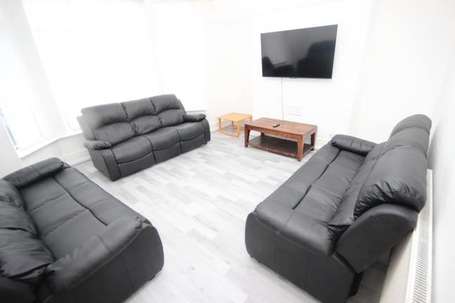 Double Rooms in House Share - Allerton - L18 Main Photo