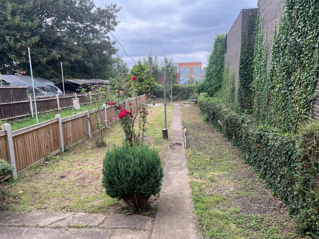 Looking for house share Main Photo