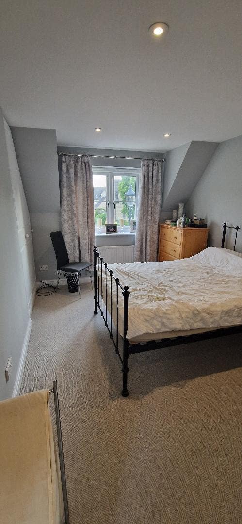 Room to rent Acer Close - freshly redecorated Main Photo