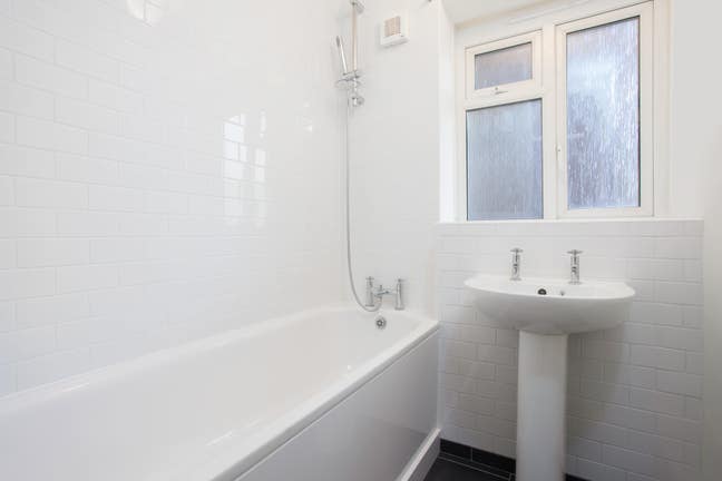 3 Bedroom Flat to Rent in E1 Main Photo