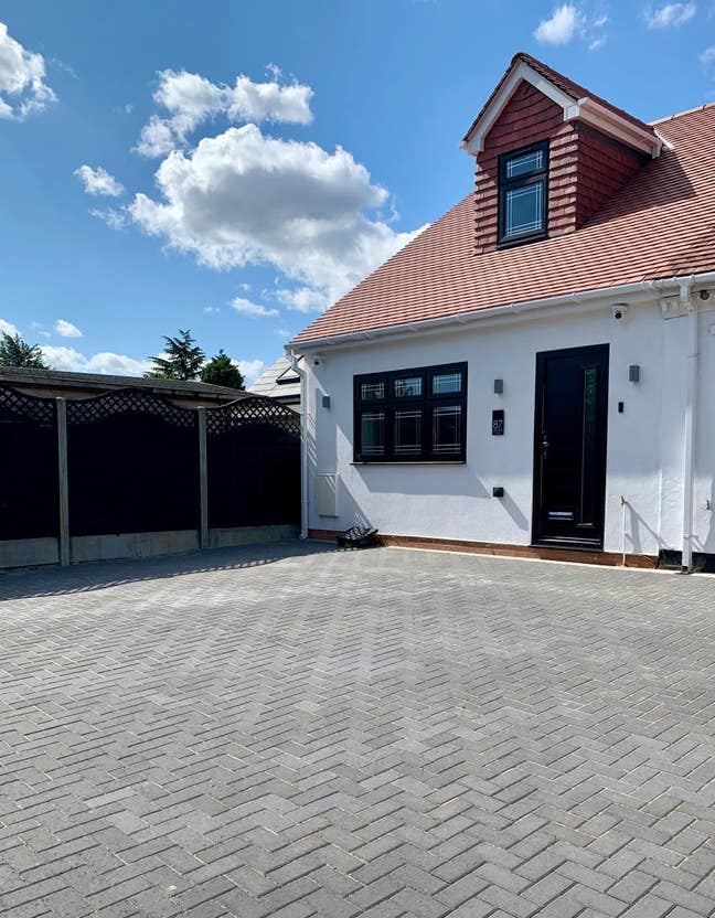 2 Bed Bungalow Available Now at IG3 Main Photo