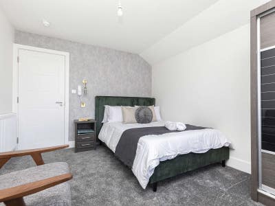 Bright & Stylish En-Suite Rooms, Plus Office Area Main Photo
