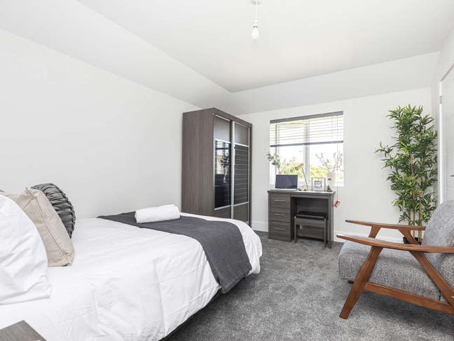 Bright & Stylish En-Suite Rooms, Plus Office Area Main Photo
