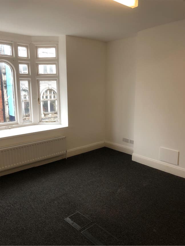 🏡 Spacious Rooms £700 at George Street, Croydon Main Photo