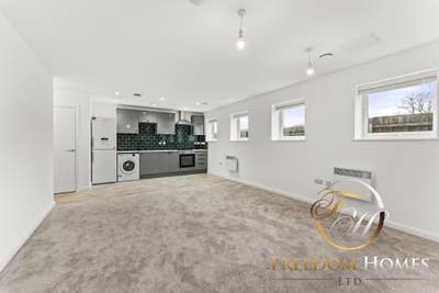 1 Bedroom Apartment Gated Parking in PE1 Blenheim Main Photo