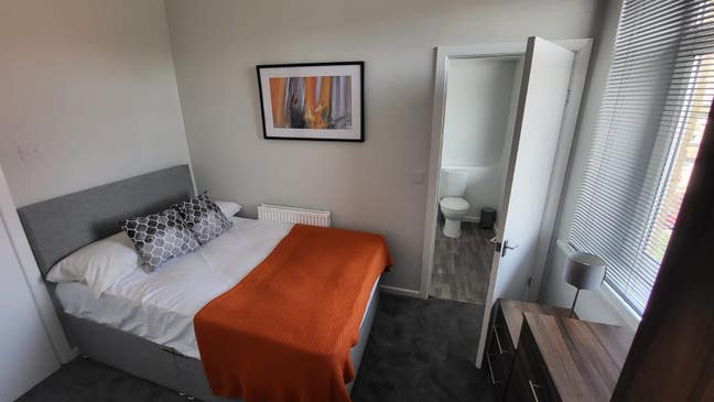 Large Double Room with En-Suite  Main Photo