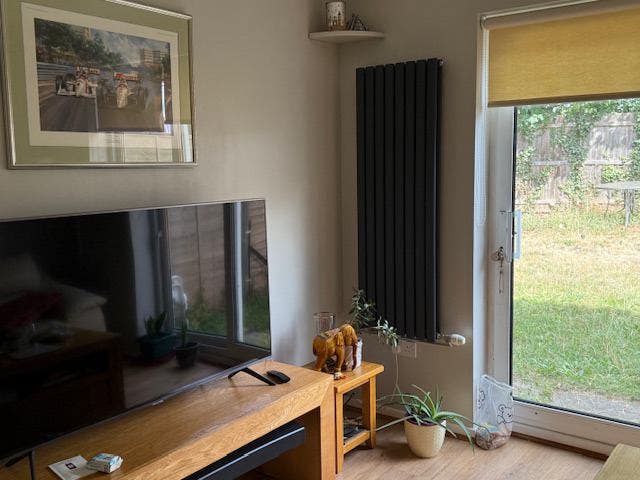 Lovely quiet house close to river and city Main Photo