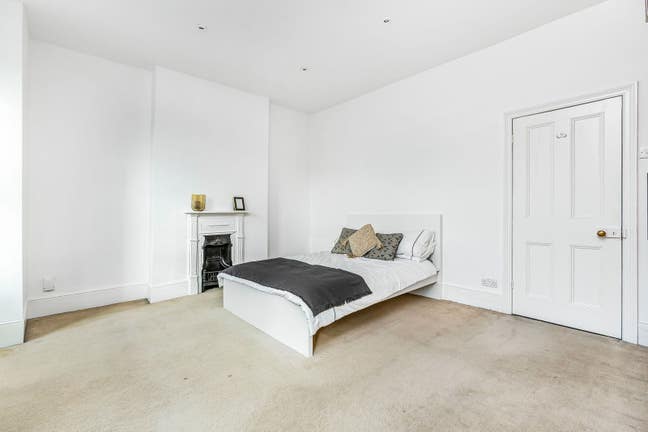 1 Month Rental- Room in West Ealing Available Main Photo