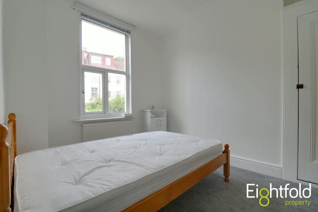Room in a beautiful Victorian town house Main Photo