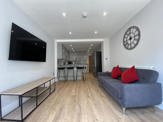 BRAND NEW Luxury House Share - Town Centre  Main Photo