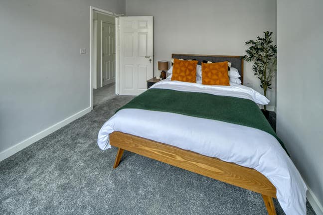 “Immaculate 4-Bed Fishponds Road Share Main Photo
