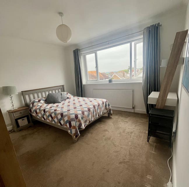 Spacious Room for Rent Main Photo