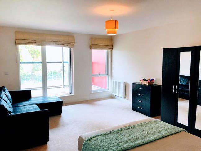 Large Modern Room with Private Balcony Opposity to Main Photo