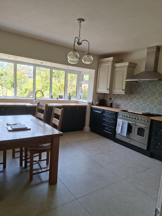 Beautiful large house central Solihull Main Photo