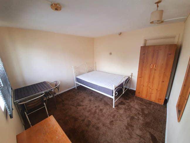 🌿 Bright Double Room in Friendly House Share  Main Photo