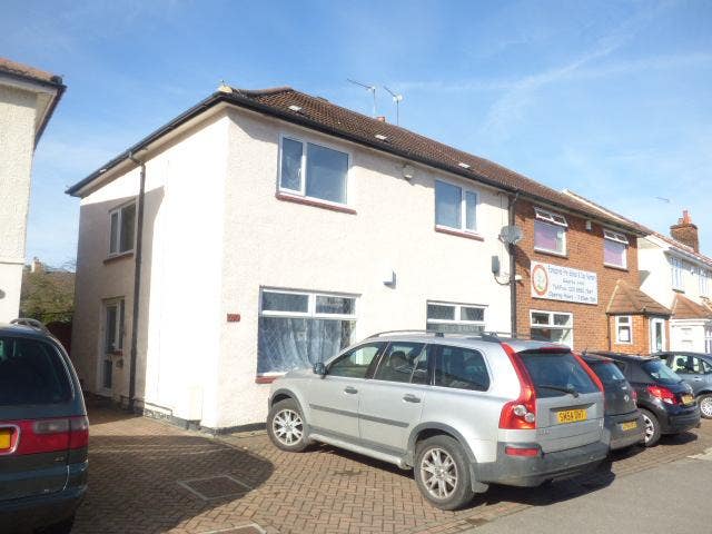 Luxury one bed flat conversion with Parking, IG2 Main Photo