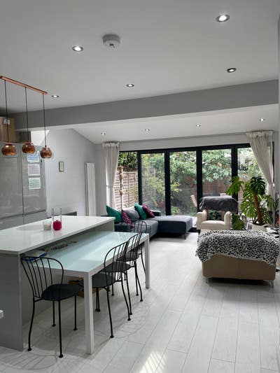 4 Bedroom Young Professional household  Main Photo