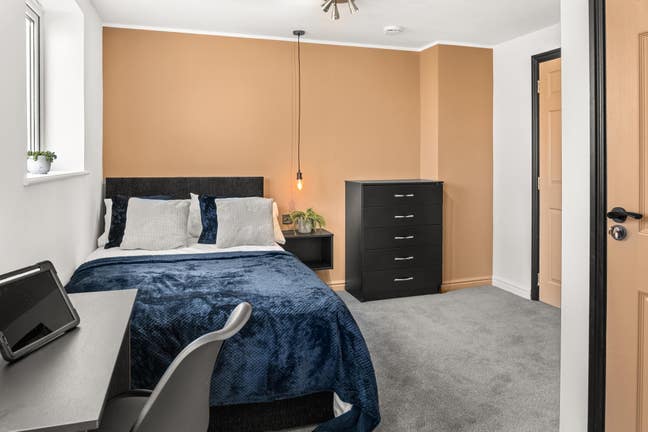 The Orange Is The New Black Property - Hampton PE7 Main Photo