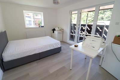 4 Brand New Rooms by Victoria Park/QUML Close by Main Photo