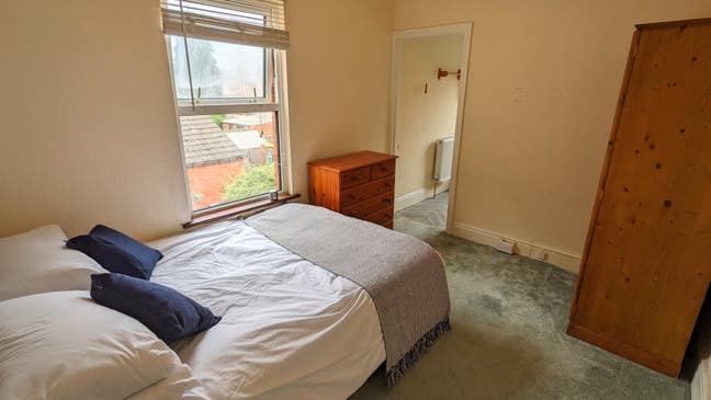Spacious ENSUITE Room in Wolverton, MK  Main Photo