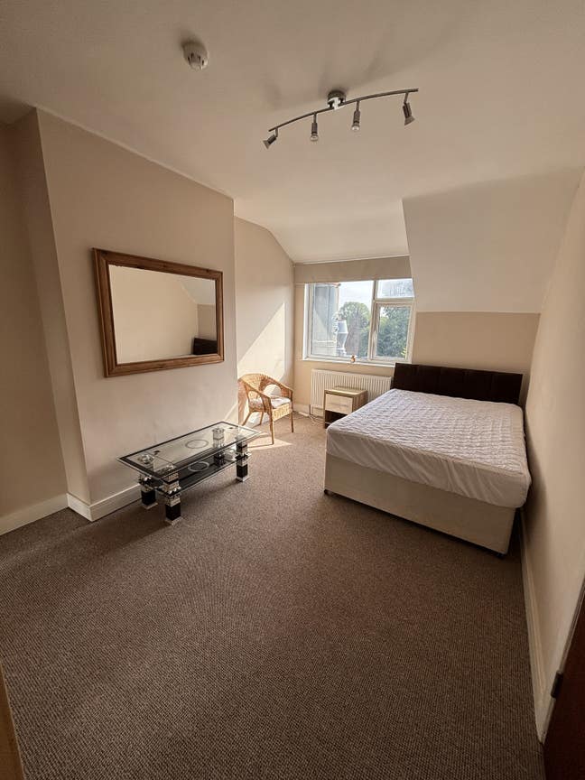 Large Single Room All Inclusive  Main Photo