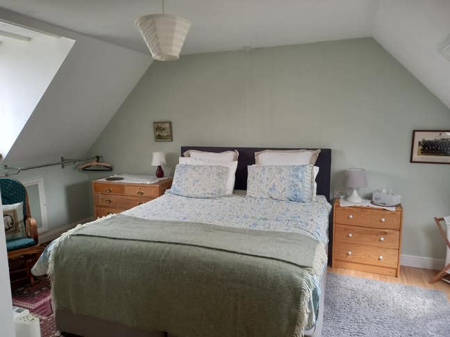 Large comfy double dual aspect Main Photo