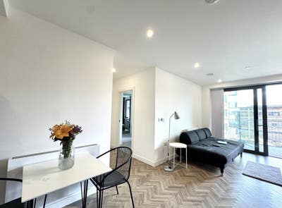 1 Bedroom Modern Apartment in Bow Main Photo