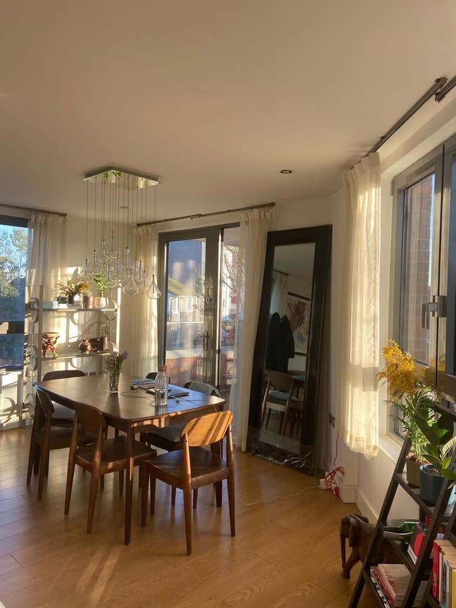2 Lovely Rooms in a Spacious 3-Bed Flat - SE16 Main Photo