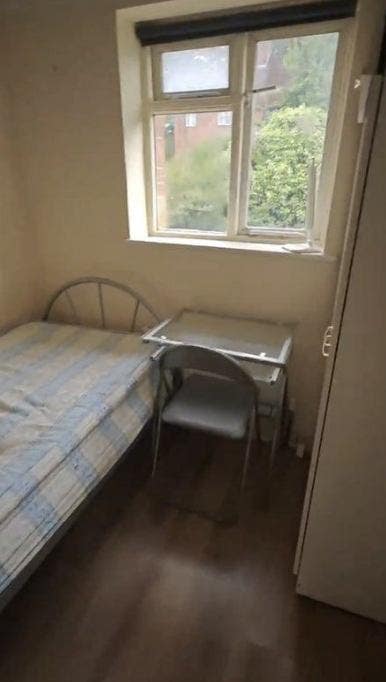 Single room in Coley Park area Main Photo