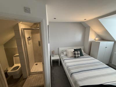 Cosy Loft ensuite Room, newly refurbished.  Main Photo