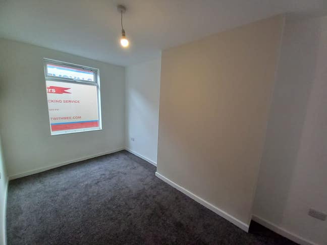 Spacious two-bedroom flat located on Norton Street Main Photo
