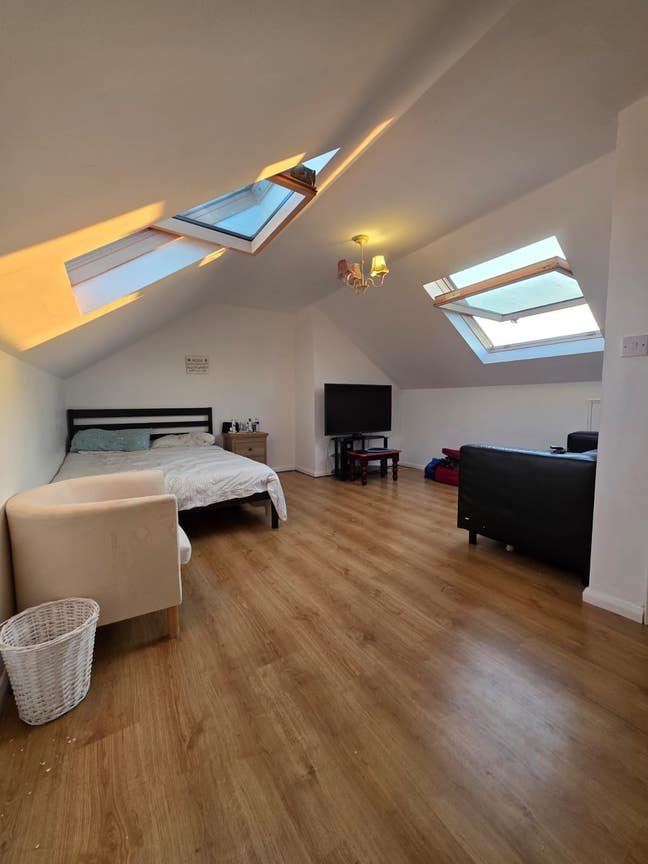 Two Spacious Double Rooms –IG3 – Bills Included Main Photo
