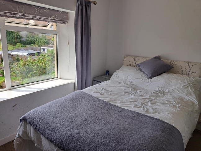 Sunny and Bright Ensuite Double Room Main Photo