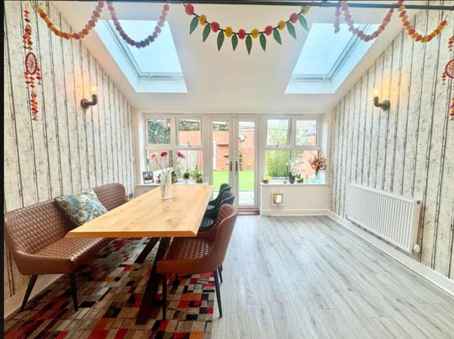 Ensuite  available Main Photo