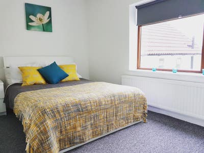 Double Bedroom with private bathroom in Knowle! Main Photo
