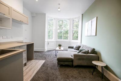 Oustanding Ensuite Rooms with Kitchenettes Main Photo
